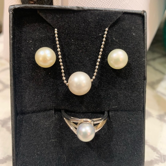 Pearl Set - Picture 2 of 3